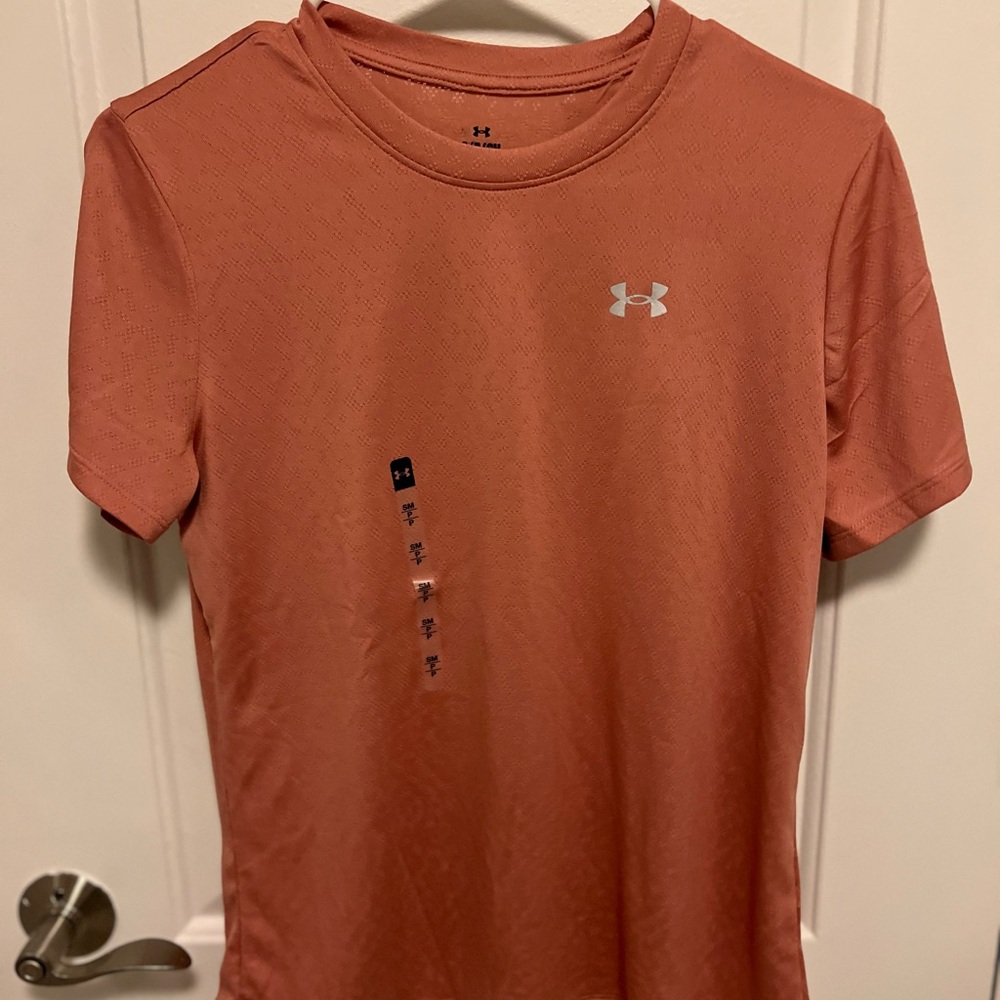 NWT Under Armour Women’s Peach T-Shirt